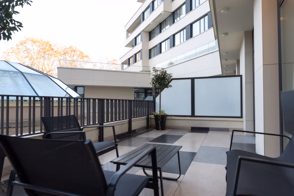 Deluxe one Bedroom Apartment with Terrace
